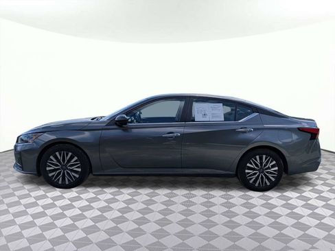 Used 2025 Nissan Altima 2.5 SV FWD image 6