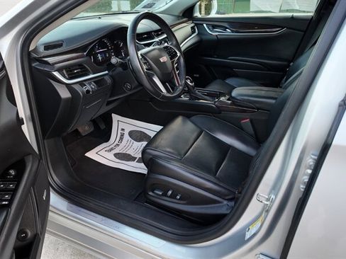 Used 2017 Cadillac XTS Luxury image 3