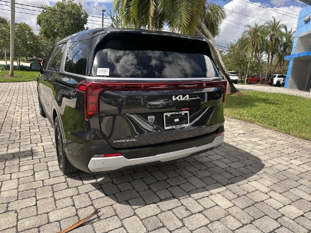 Used 2026 Kia Carnival FWD image 35