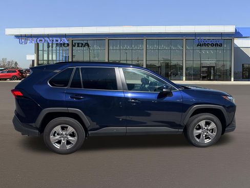 Used 2025 Toyota RAV4 XLE AWD/4WD image 5