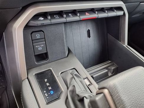 Used 2024 Toyota Tundra Limited AWD/4WD image 33