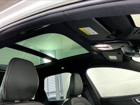Used 2022 Volvo XC60 B5 R-Design w/ Advanced Package FWD image 29