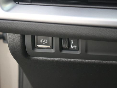 Used 2024 Cadillac XT4 Premium Luxury FWD image 30