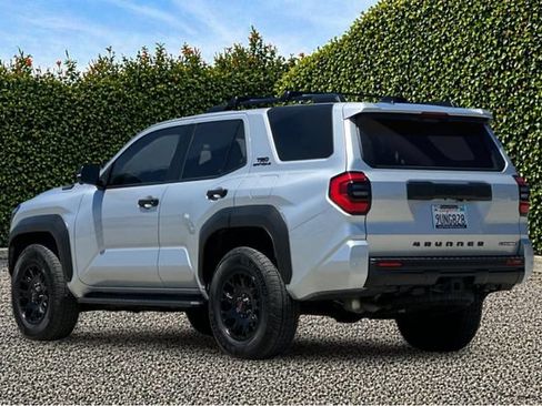 Used 2025 Toyota 4Runner TRD Off-Road Premium AWD/4WD image 7