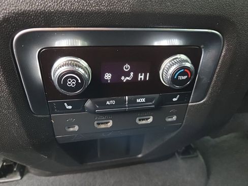 Used 2021 GMC Yukon XL Denali w/ Denali Premium Package image 33