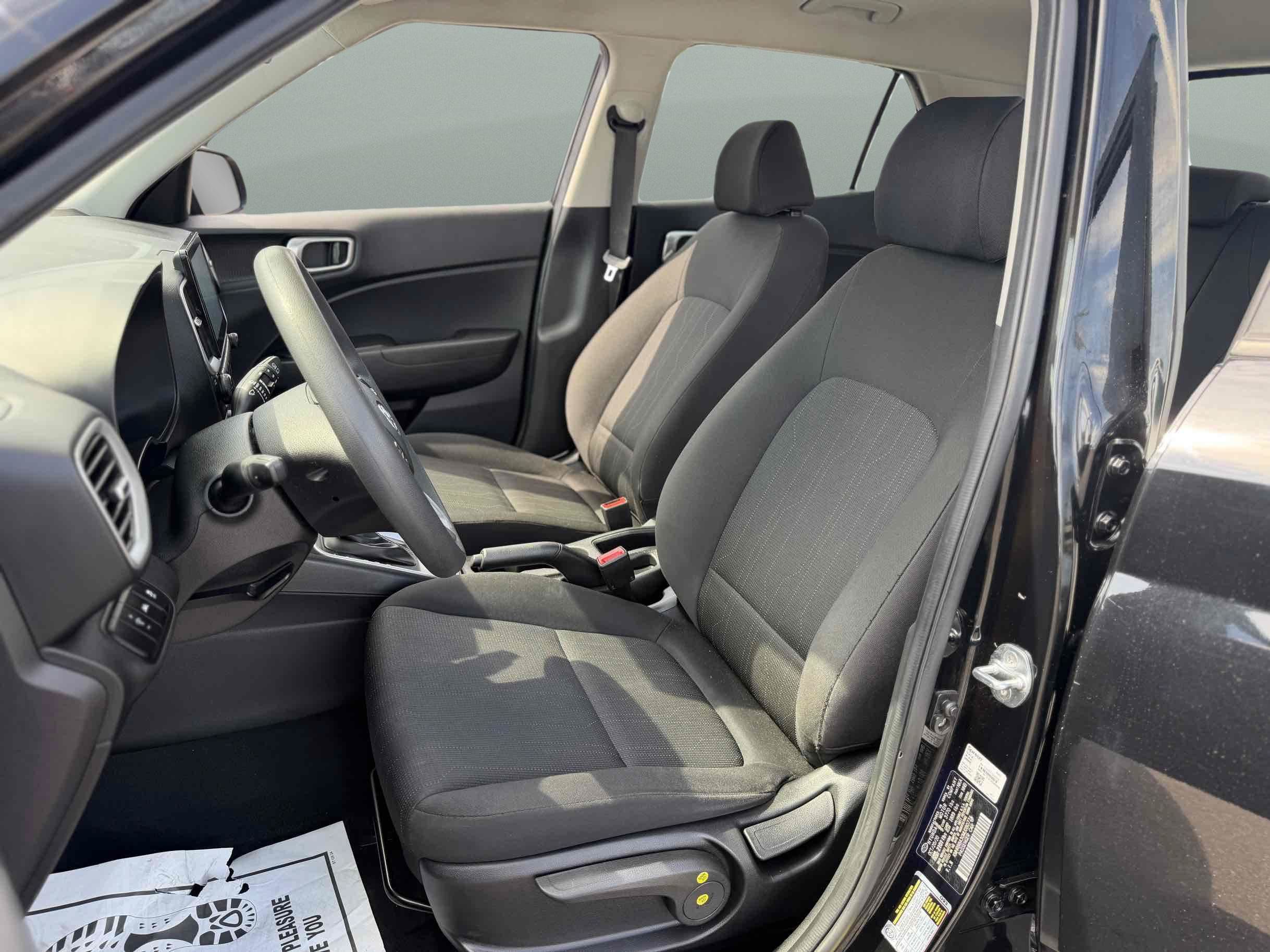 Used 2021 Hyundai Venue SE FWD image 11