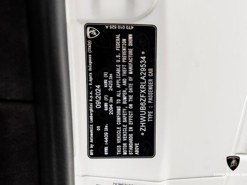 Used 2024 Lamborghini Huracan Tecnica image 52