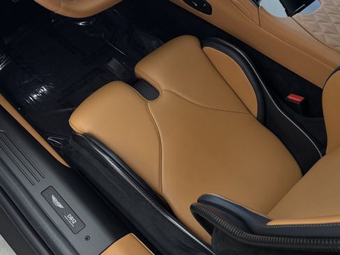 Used 2025 Aston Martin DB12 image 16