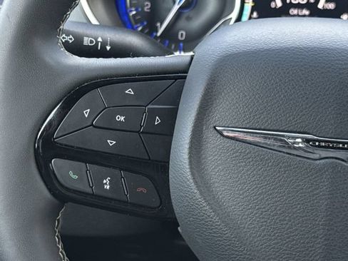 Used 2025 Chrysler Pacifica Limited FWD image 15