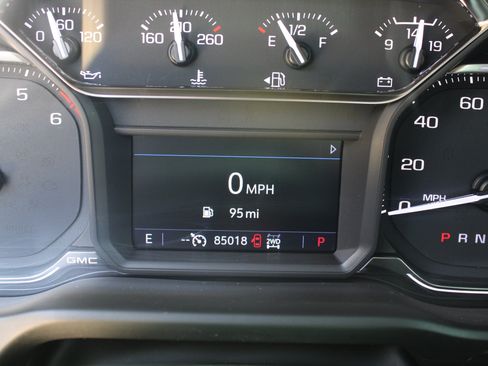 Used 2022 GMC Sierra 3500 SLE w/ SLE Convenience Package AWD/4WD image 2