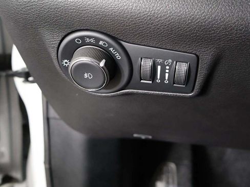 Used 2025 Jeep Compass Latitude AWD/4WD image 35