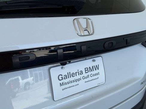 Used 2025 Honda Pilot EX-L image 9