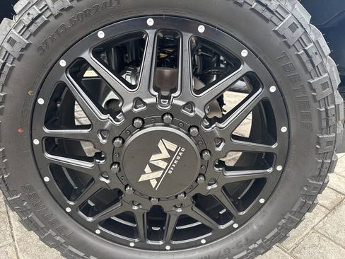 Used 2026 Ford F450 Platinum w/ FX4 Off-Road Package image 6