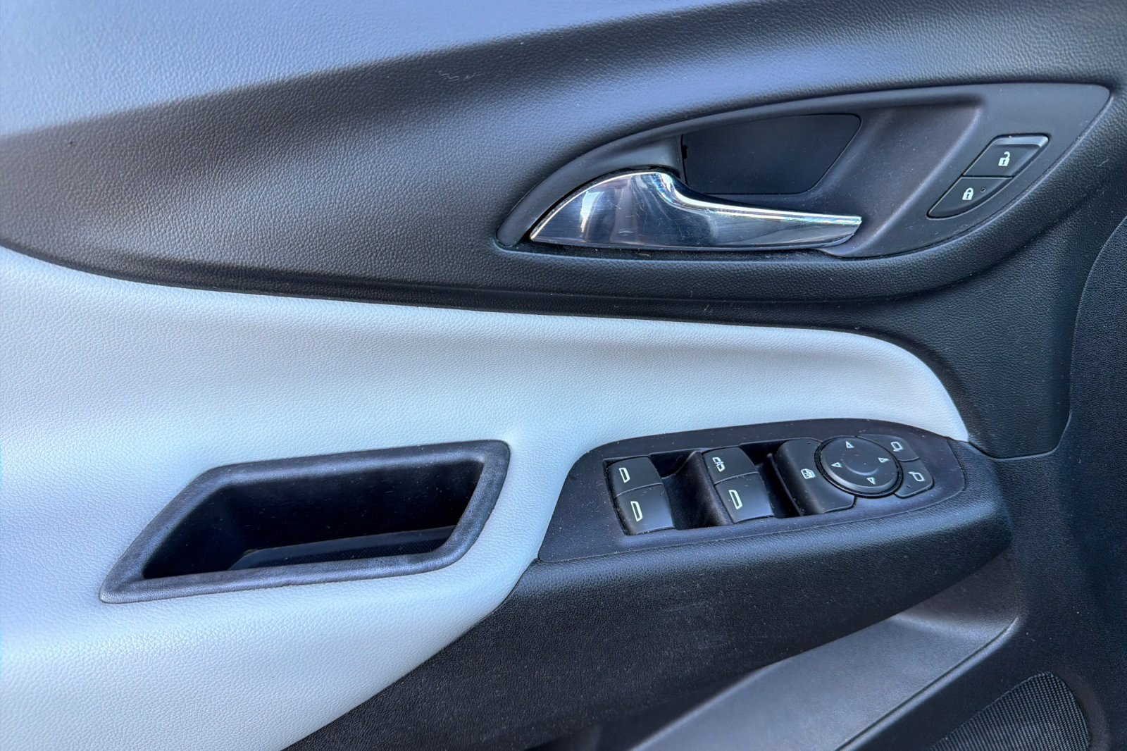 Used 2019 Chevrolet Equinox LS FWD image 8