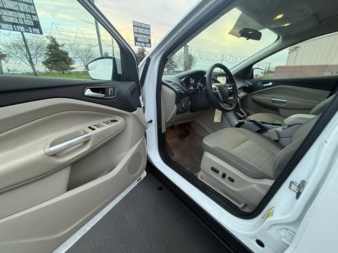 Used 2016 Ford Escape SE w/ Equipment Group 201A image 10