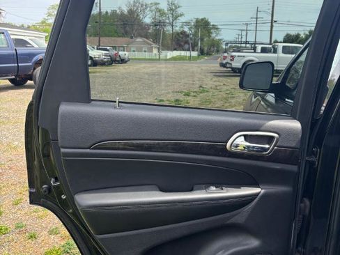 Used 2011 Jeep Grand Cherokee Laredo image 21