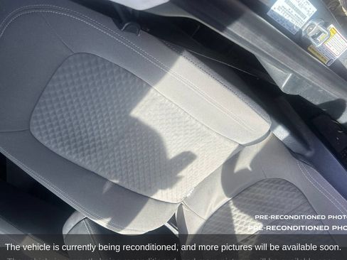 Used 2021 Ford Escape SE w/ SE Sport Appearance Package FWD image 4