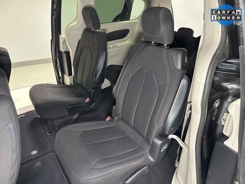 Used 2021 Chrysler Pacifica Touring w/ Cold Weather Group image 26