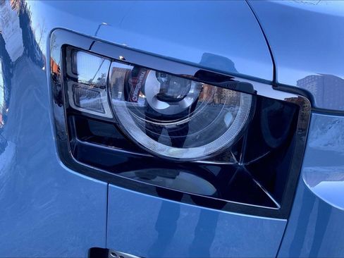 Used 2025 Land Rover Defender 110 X-Dynamic SE image 27