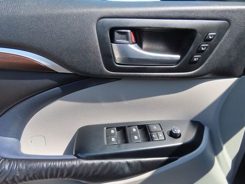 Used 2016 Toyota Highlander Limited image 22