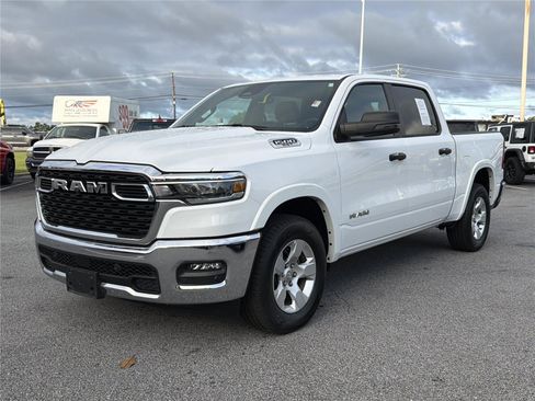 Used 2025 RAM 1500 Big Horn AWD/4WD image 2