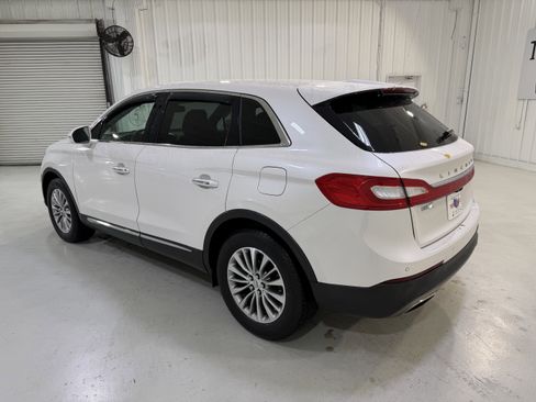 Used 2018 Lincoln MKX Select w/ Select Plus Package image 3