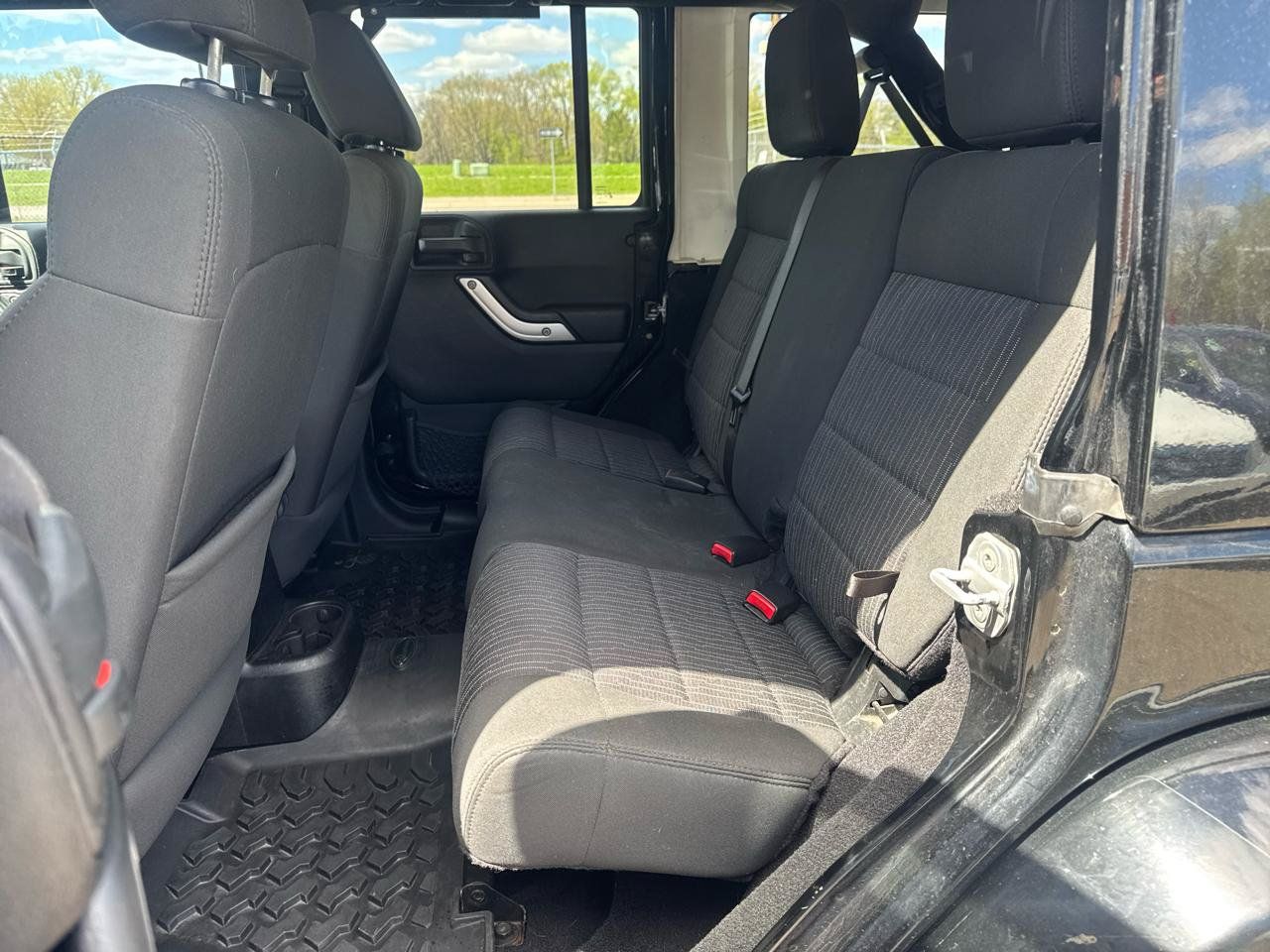 Used 2012 Jeep Wrangler Unlimited Sahara w/ Connectivity Group AWD/4WD image 11