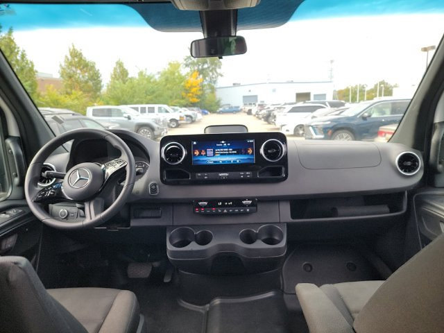 Used 2025 Mercedes-Benz Sprinter 2500 image 9
