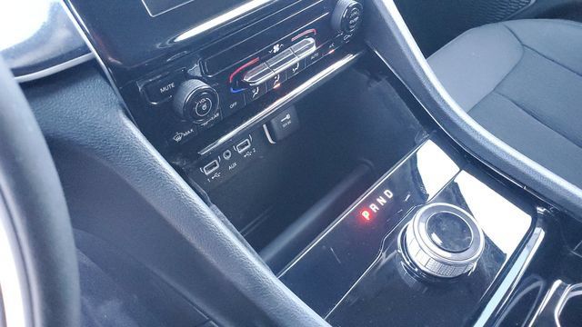 Used 2022 Jeep Grand Cherokee L Laredo w/ Luxury Tech Group I AWD/4WD image 15