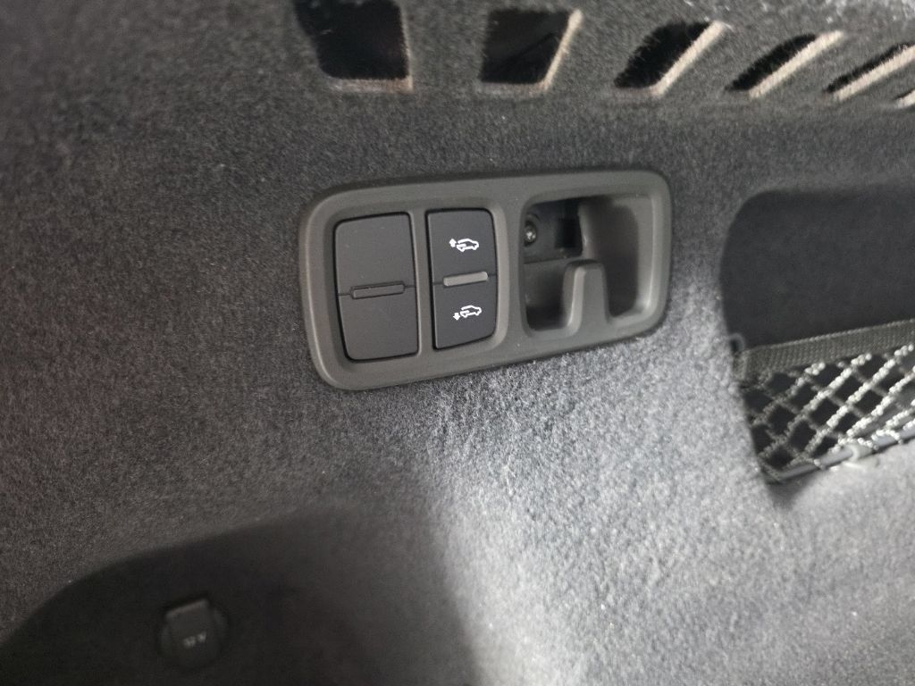 Used 2021 Audi RS Q8 w/ Carbon Optic Package AWD/4WD image 33
