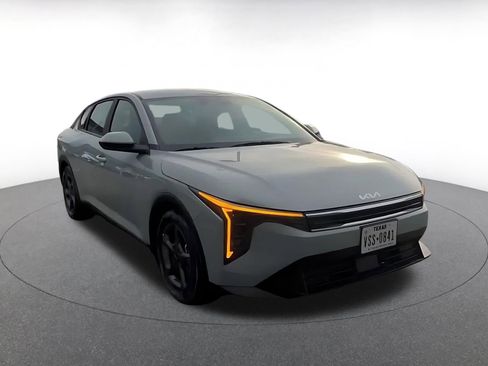 Used 2025 Kia K4 LXS image 3