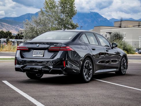 Used 2026 BMW 530i xDrive w/ M Sport Package image 5