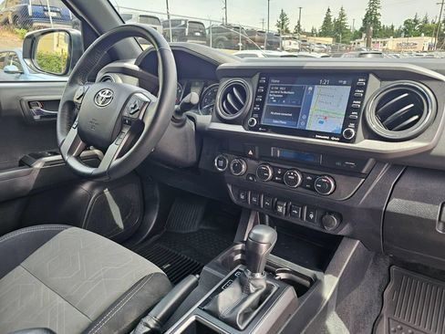 Used 2023 Toyota Tacoma TRD Off-Road w/ Technology Package AWD/4WD image 12
