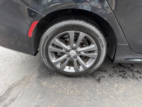 Used 2016 Chrysler 200 Limited FWD image 10