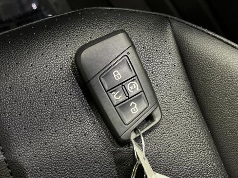 Used 2024 Volkswagen Tiguan SE R-Line image 26