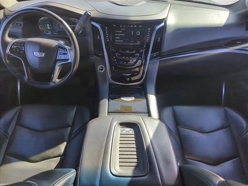 Used 2018 Cadillac Escalade Platinum image 17