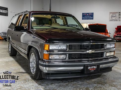 Used 1997 Chevrolet Suburban 2WD w/ Preferred Equipment Group 3 image 11