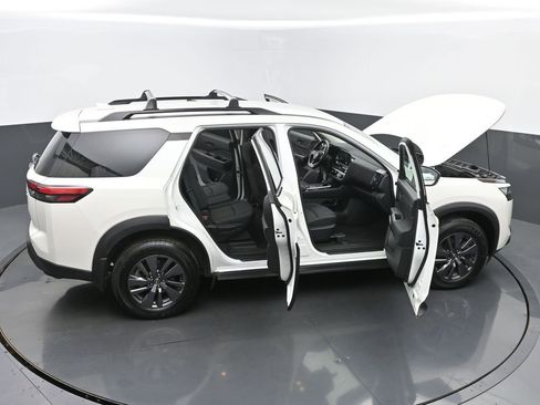 Used 2023 Nissan Pathfinder SV image 65