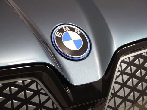 Used 2023 BMW iX xDrive50 w/ Convenience Package AWD/4WD image 19