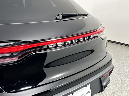 Certified 2026 Porsche Macan image 17