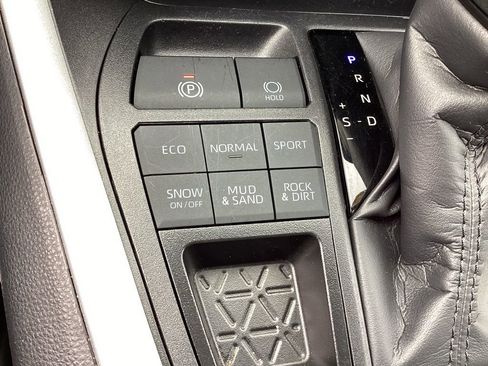 Used 2025 Toyota RAV4 XLE image 28