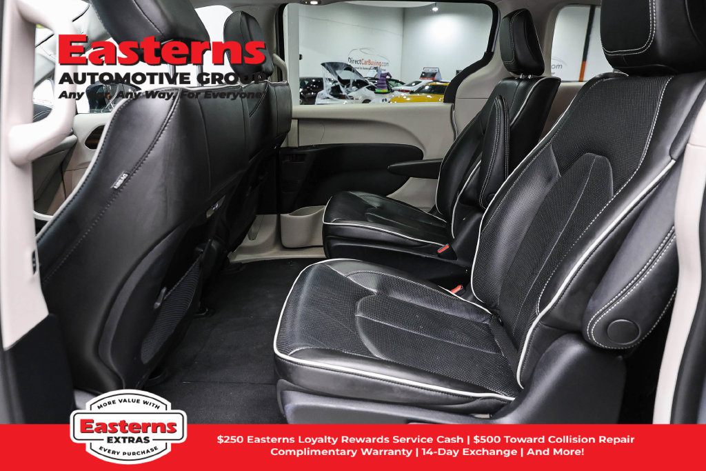 Used 2023 Chrysler Pacifica Limited FWD image 23