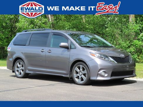 Used 2017 Toyota Sienna SE w/ SE Preferred Package FWD image 1