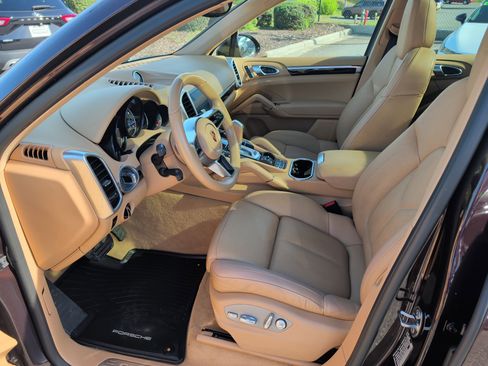 Used 2017 Porsche Cayenne Platinum Edition image 8