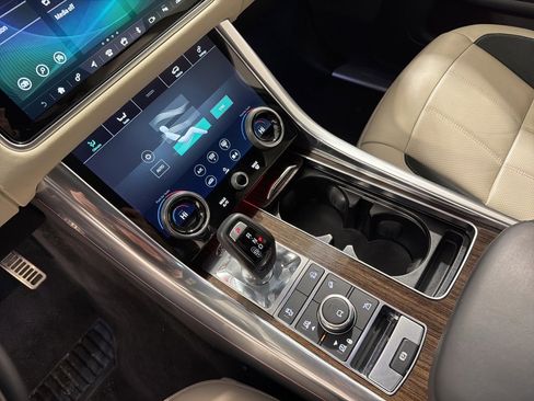 Used 2021 Land Rover Range Rover Sport HSE Dynamic image 17