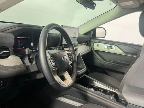 Used 2025 Ford Explorer Active image 21