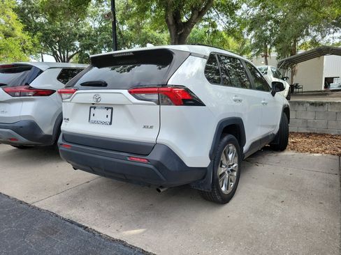 Used 2019 Toyota RAV4 XLE Premium FWD image 8
