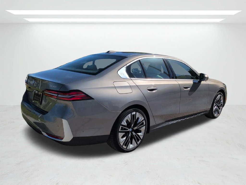 New 2027 BMW 530i xDrive w/ Premium Package AWD/4WD image 4
