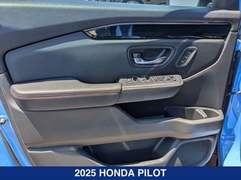 Used 2025 Honda Pilot TrailSport image 10
