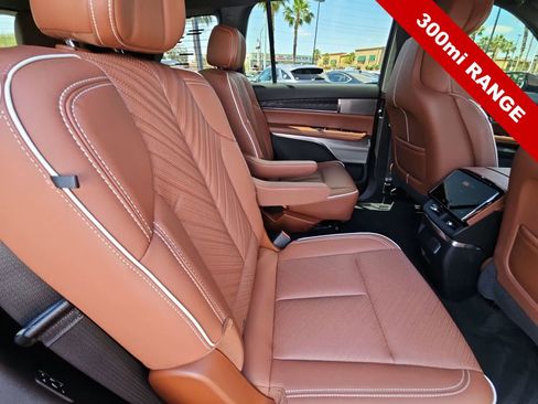 Used 2026 Cadillac Vistiq Platinum AWD/4WD image 17